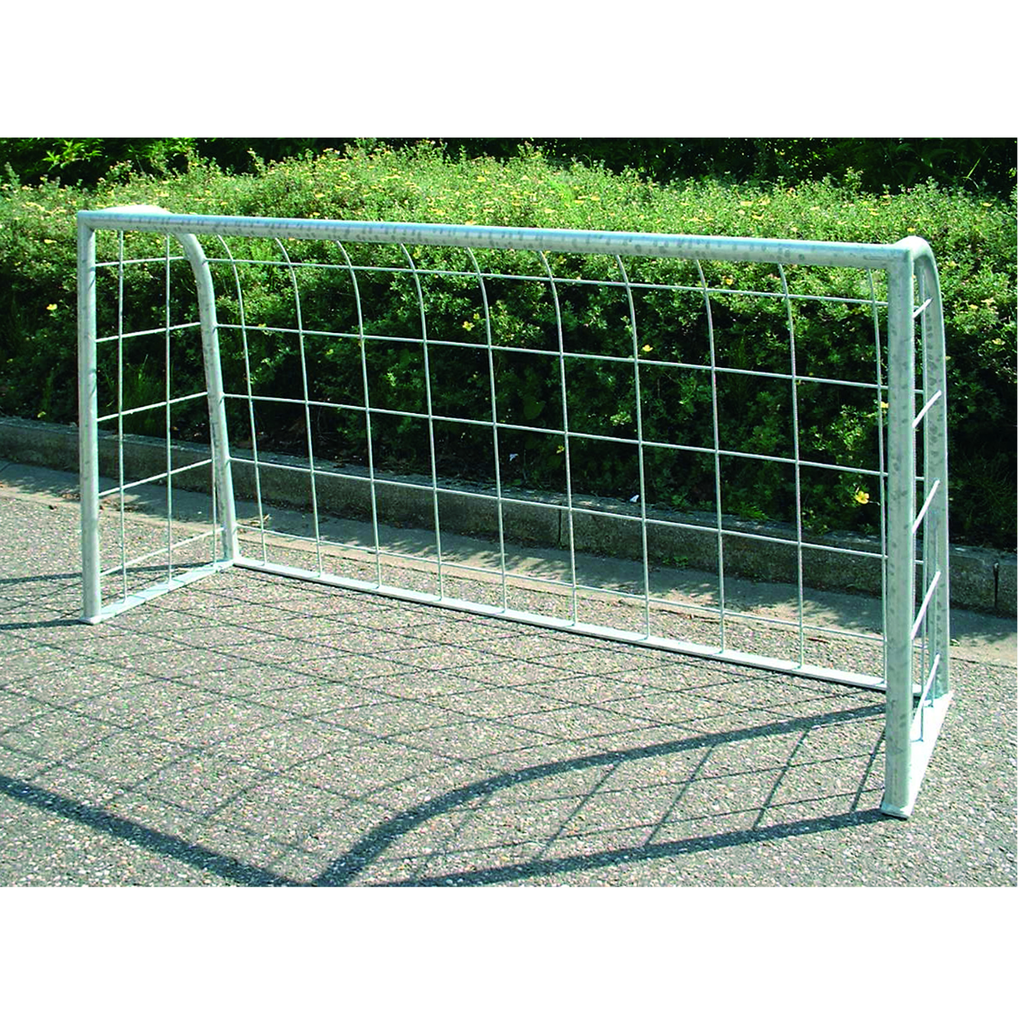 Training goal with galvanised steel wire net